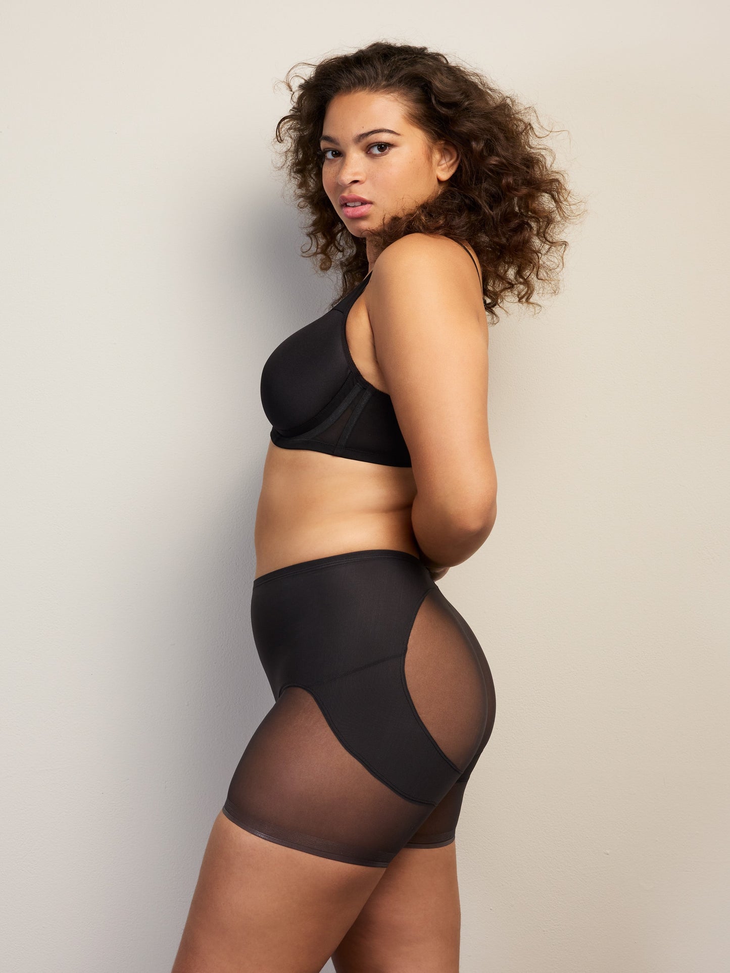 Mid-Thigh Shaping Short